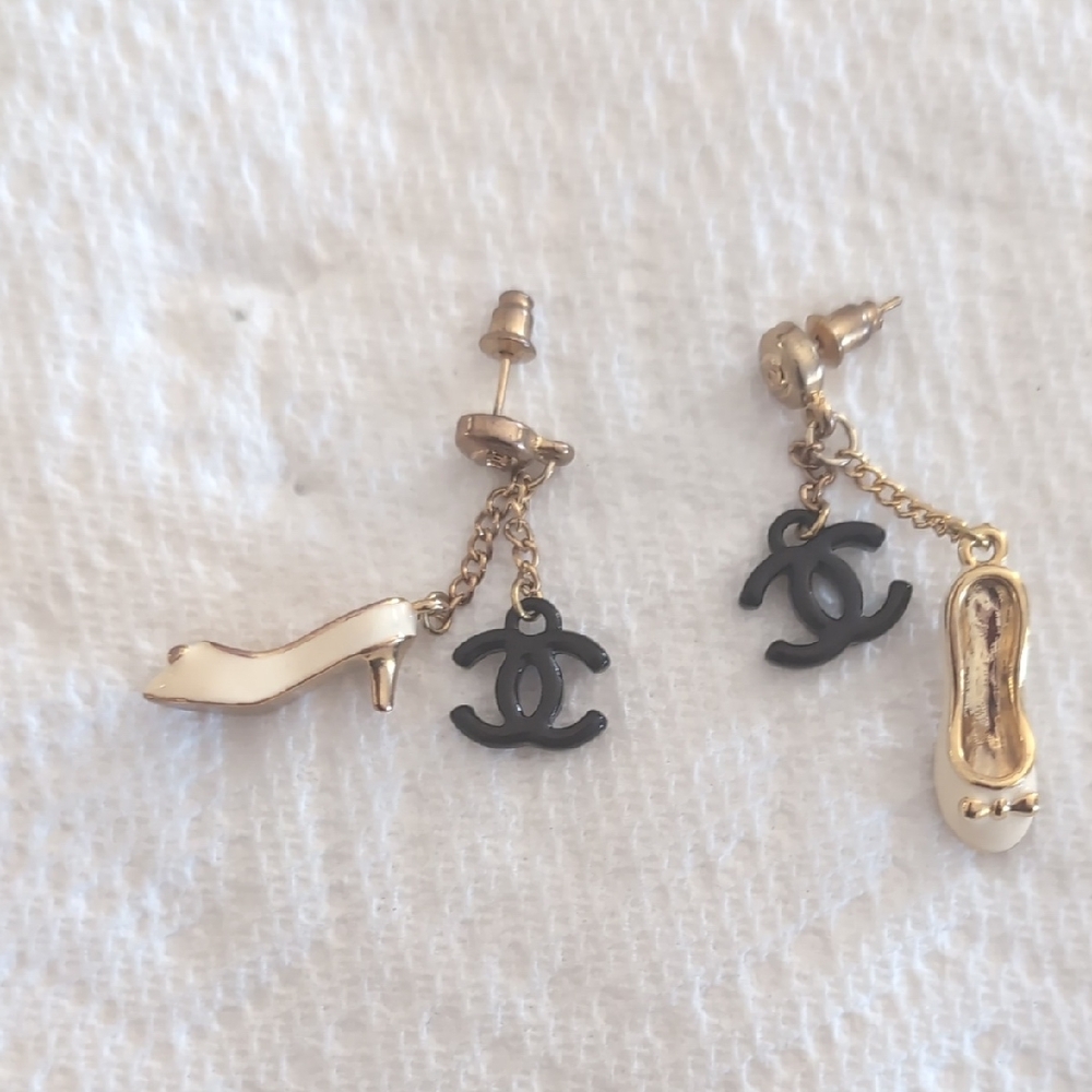 Elegant Gold and Black Shoe Earrings